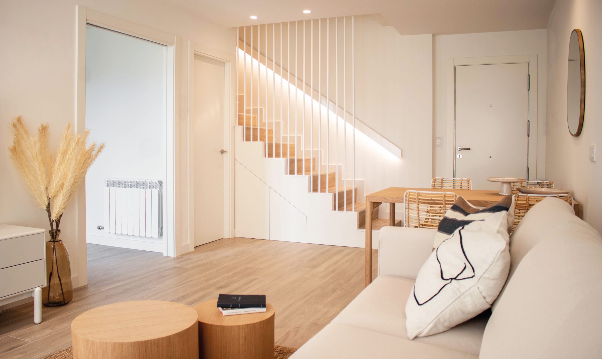 Modern apartment interior with open space. Dining and living room image ambiance kit va et vient